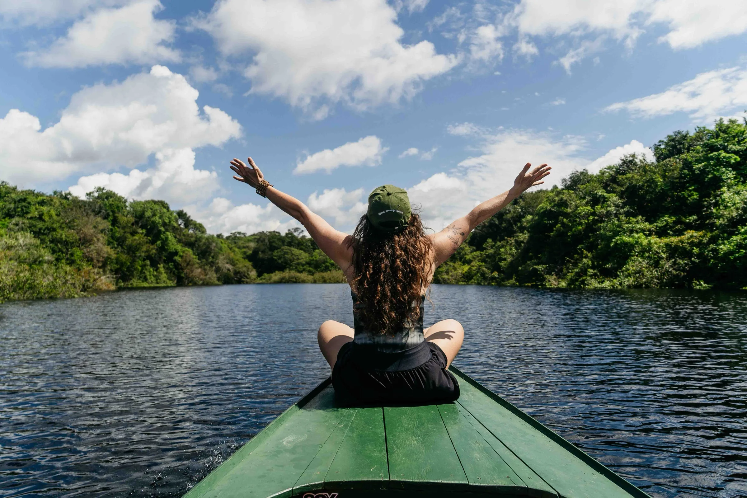 Paisagem ampla da Amazônia, mostrando a floresta como cenário maior