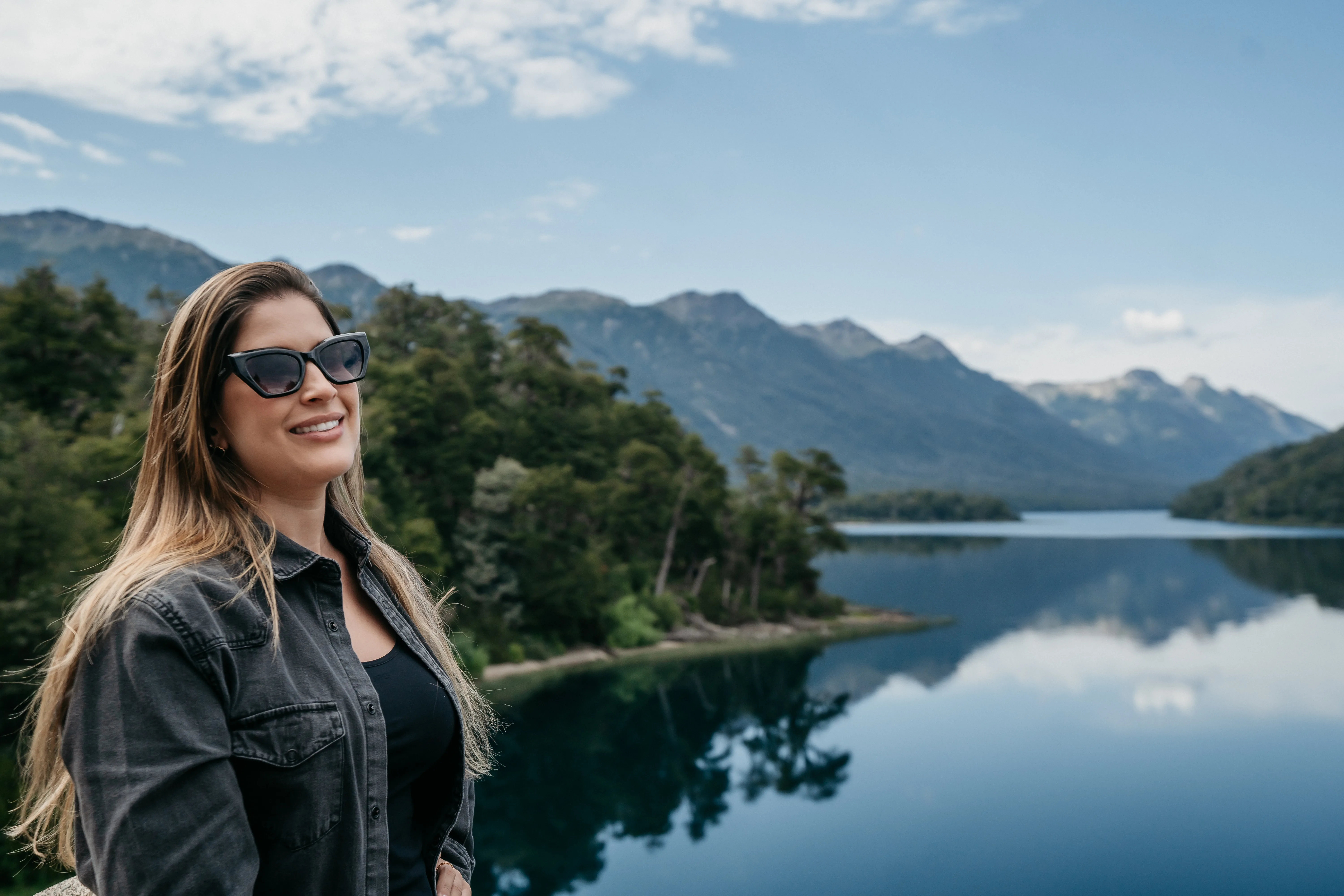 Participante ao entardecer durante uma viagem em grupo pela Patagônia