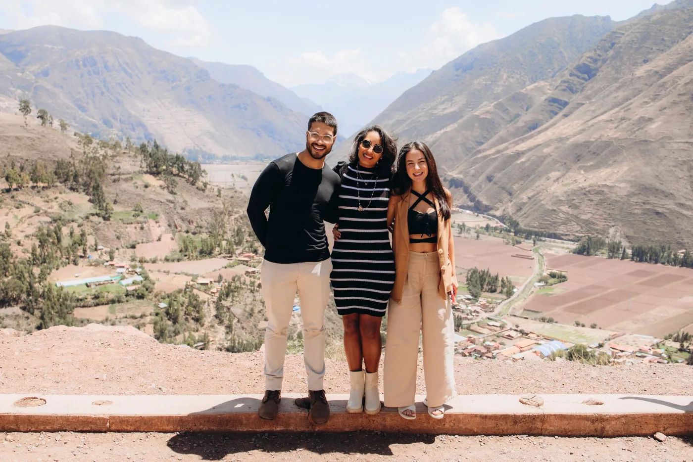 Vale Sagrado dos Incas ao entardecer, com terraços agrícolas