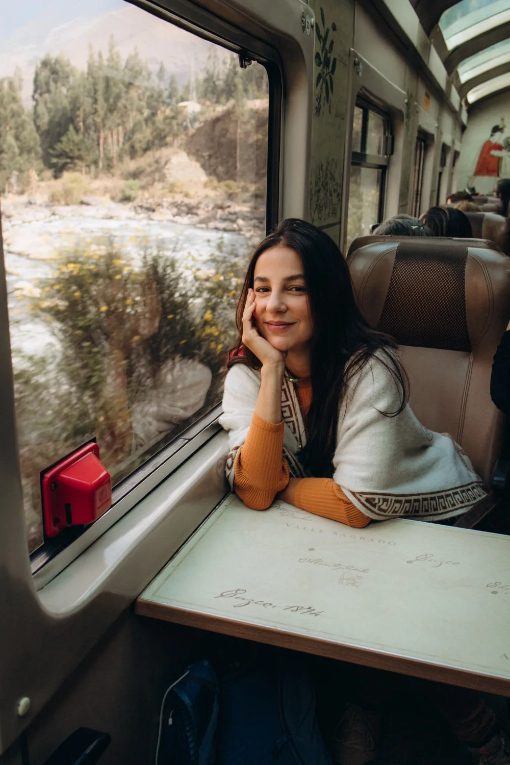 Trem Expedition PeruRail atravessando o vale