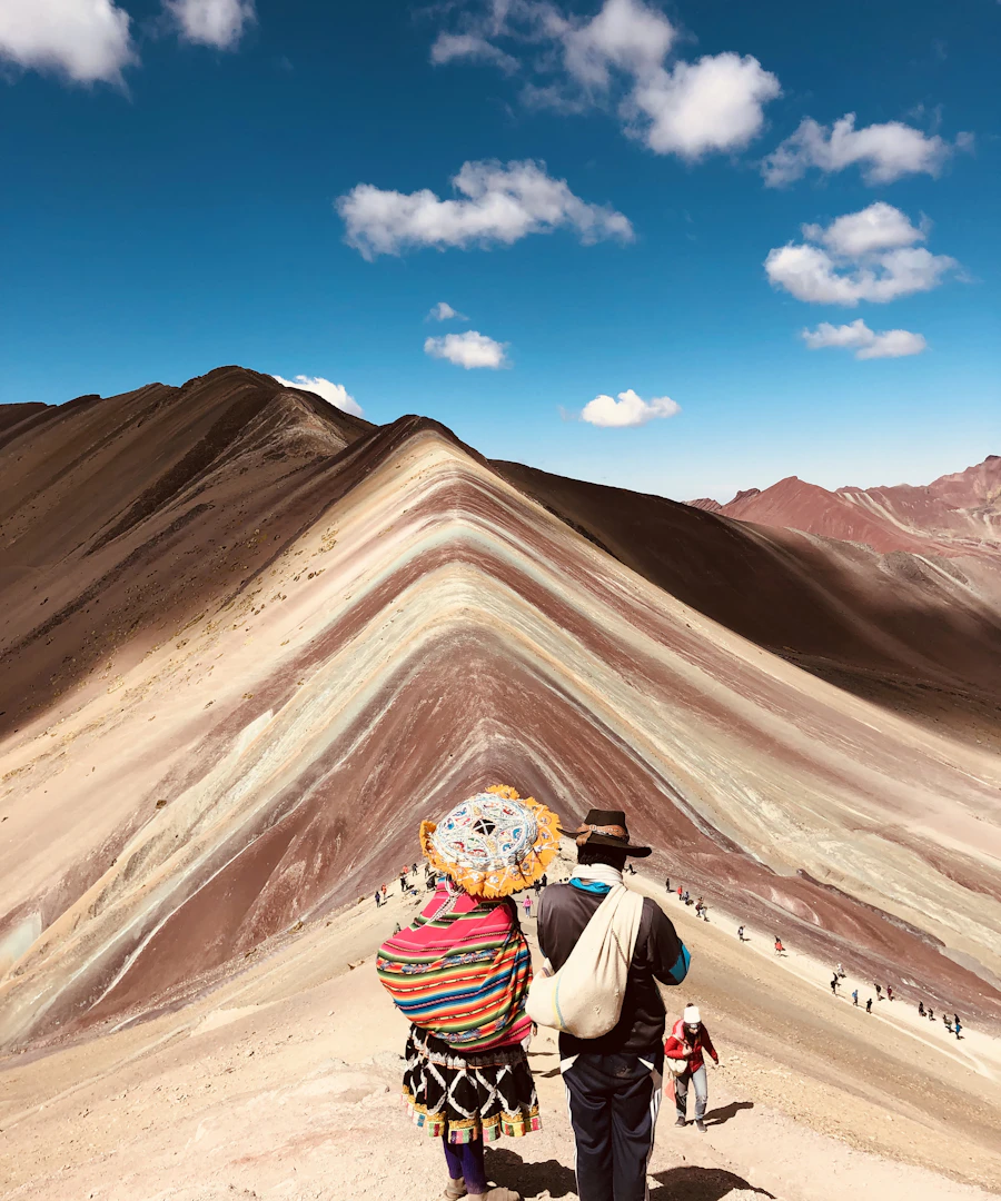 Montanha Colorida de Vinicunca com camadas de mineral
