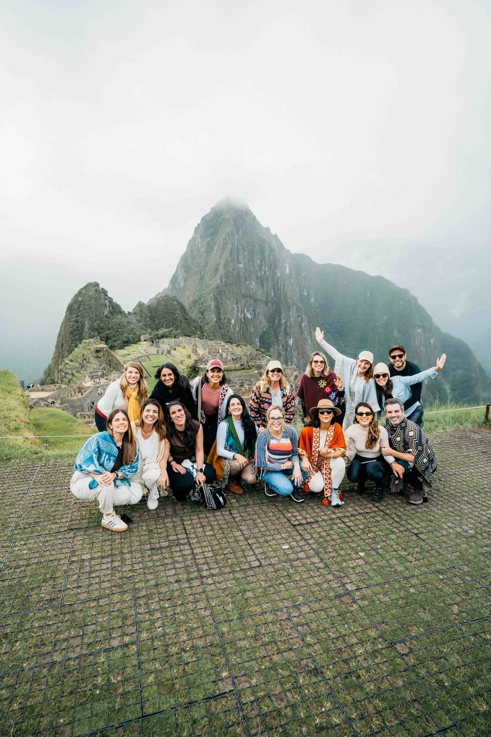 Machu Picchu ao amanhecer com Huayna Picchu ao fundo