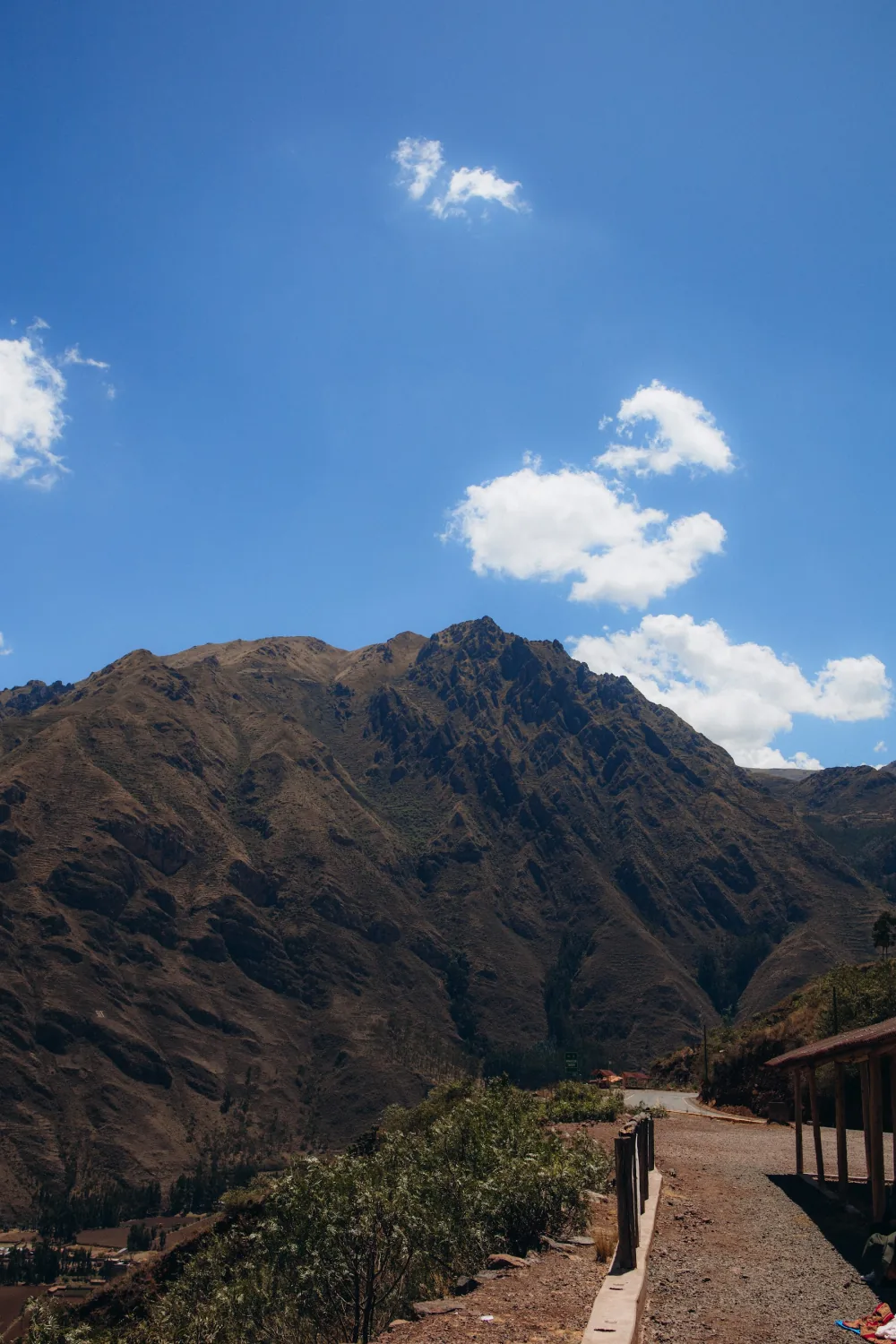 Machu Picchu ao amanhecer com Huayna Picchu ao fundo