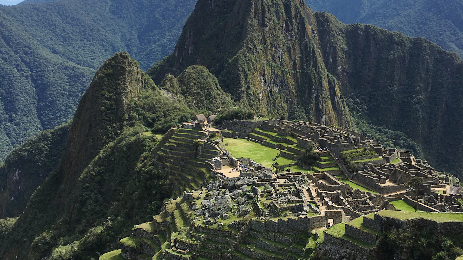 Paisagem ampla dos Andes peruanos